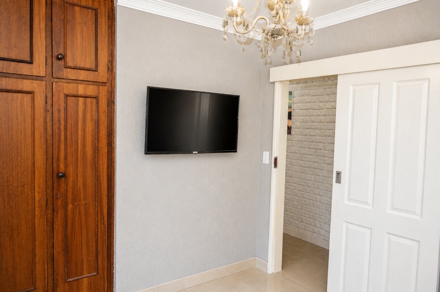 5 Bedroom Property for Sale in Wilkoppies North West